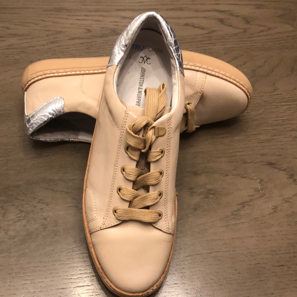Johnston and Murphy women’s leather tennis shoes
